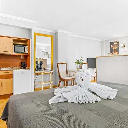 Unique 3-2 Aparthotel