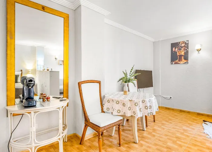 Unique 3-2 Apartahotel 3*